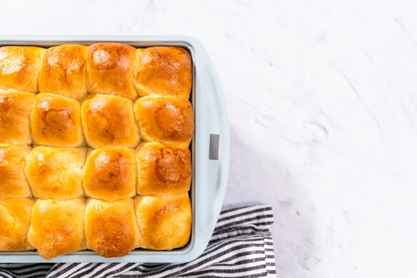 Fırında yeni pişmiş börekler..