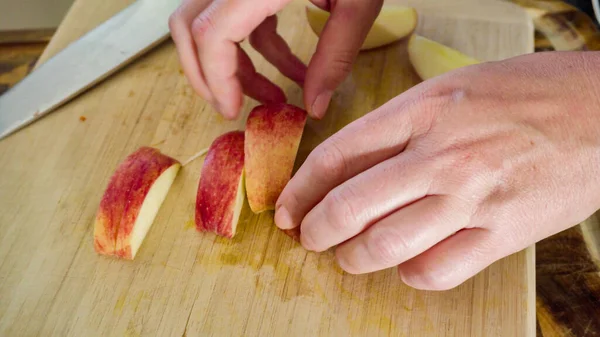 Cutting Apple Wood Cutting Board — Stock Photo, Image