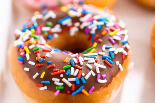 Variedade Donuts Comprados Loja Uma Caixa Papel Branco — Fotografia de Stock