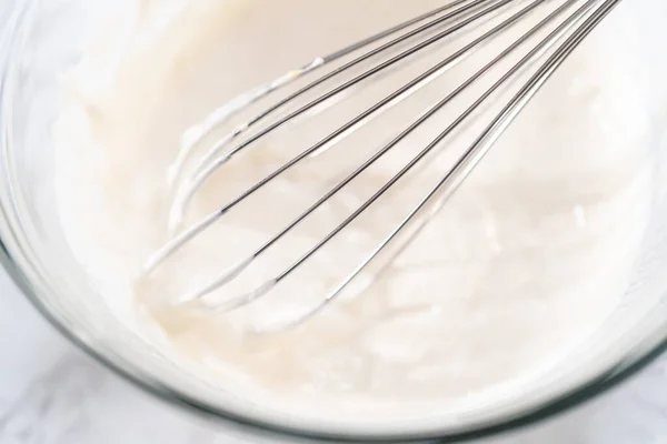 Mélanger Les Ingrédients Dans Pâte Pour Gâteau Livre Citron — Photo