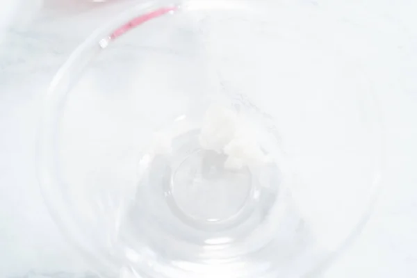 Zutaten Glasschüsseln Für Rosa Mini Pralinen — Stockfoto