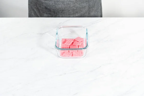 Hausgemachte Rosa Mini Pralinen Einem Lebensmittelglasbehälter — Stockfoto