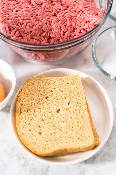 Ingredientes Medidos Tigelas Mistura Vidro Para Fazer Rolo Carne — Fotografia de Stock