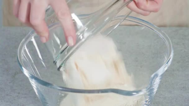 Mélange Ingrédients Dans Bol Mélanger Verre Pour Faire Des Crêpes — Video