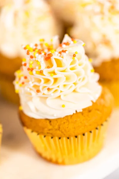 Pumpkin Spice Cupcake Italian Buttercream Sprinkles Cake Stand — Stock Photo, Image