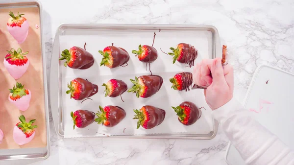 Flach Lag Schritt Für Schritt Schokolade Erdbeeren Mit Beträufelter Schokolade — Stockfoto