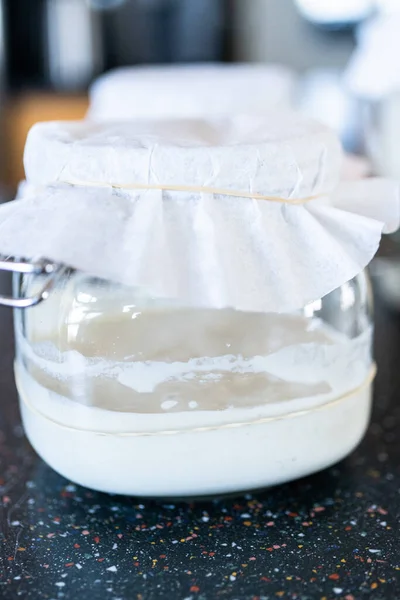 Hausgemachte Sauerteigvorspeise Zum Brotbacken Zubereiten — Stockfoto