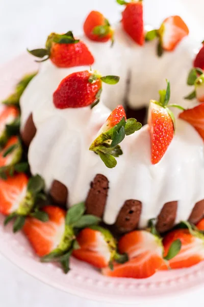 Fresh Strawberries Red Velvet Cake Close View — Stock Photo, Image