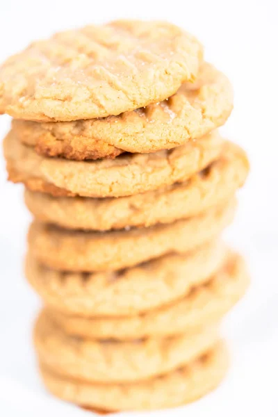 Stapel Von Hausgemachten Frisch Gebackenen Erdnussbutter Keksen — Stockfoto