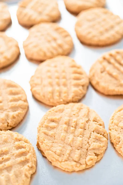 Freshly Baked Peanut Butter Cookies Baking Sheet — Stock Photo, Image