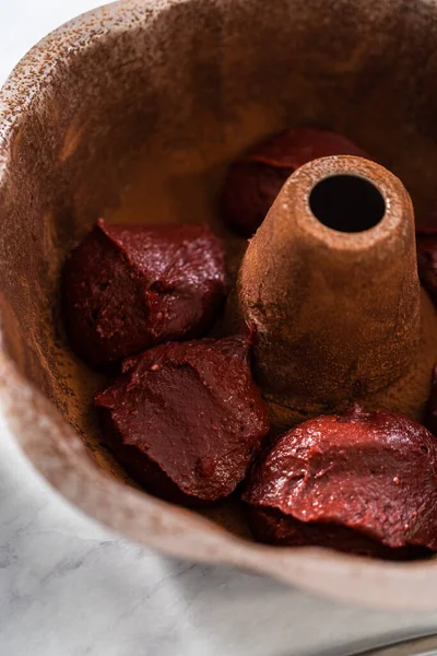 Remplir Casserole Gâteau Métal Avec Beurre Gâteau Pour Cuire Gâteau — Photo