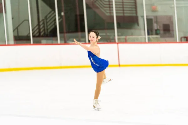Teenage Girl Practicing Figure Skating Indoor Ice Skating Rink — Stock Photo, Image