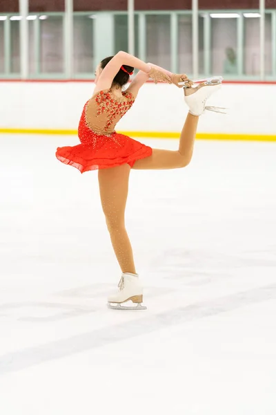 Teenage Girl Practicing Figure Skating Indoor Ice Skating Rink — Stock Photo, Image