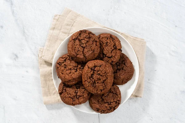Flat Lay Freshly Baked Double Chocolate Chip Cookies White Plate — Stock Photo, Image