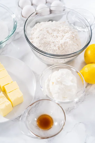 Ingredients Glass Mixing Bowls Prepare Lemon Bundt Cake — Stock Photo, Image