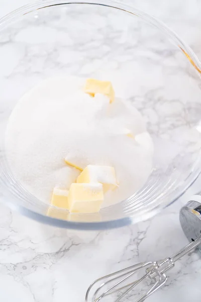 Składniki Mieszania Szklanej Misce Przygotowania Ciasta Cytrynowego — Zdjęcie stockowe