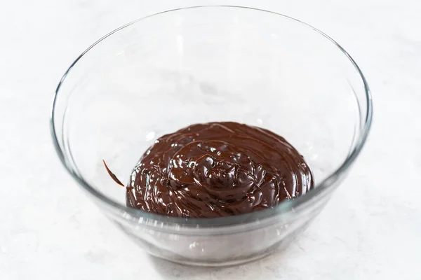 Beredning Choklad Ganache Att Baka Mores Cupcakes — Stockfoto