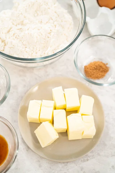 Gemessene Zutaten Glasschalen Zum Backen Von Eierlikör Scones — Stockfoto