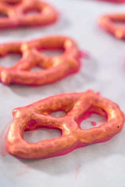 Painting Chocolate Covered Pretzel Twists Glittery Luster — Stock Photo, Image