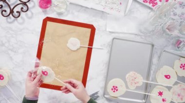 Silikon minderden ev yapımı lolipoplar yapıyorum..