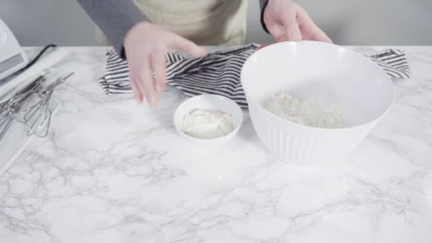 Cottura Dei Muffin Mirtillo Cucina — Video Stock