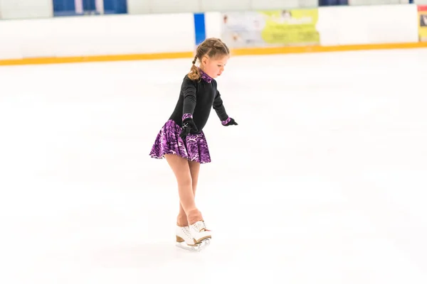 Little Girl Practicing Figure Skating Indoor Ice Skating Rink — Stock Photo, Image