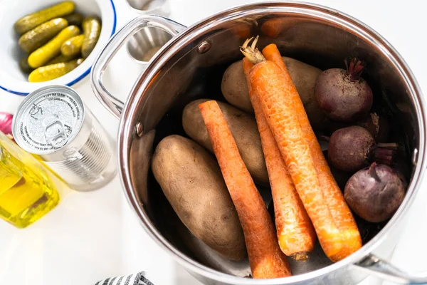 Groenten Koken Een Grote Kookpot Een Vinaigrette Salade Maken — Stockfoto