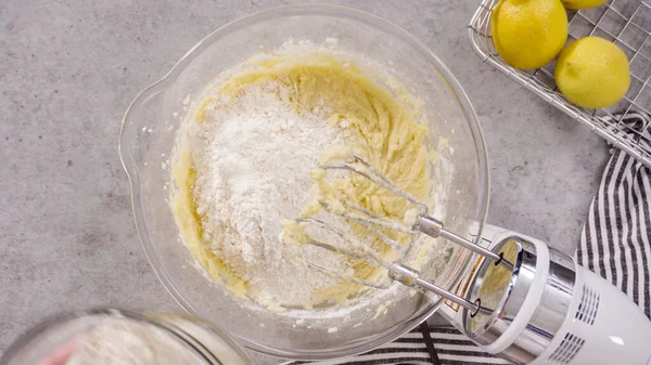 Плоский Лежал Смешивание Ингредиентов Тесте Лимонного Пирога — стоковое фото