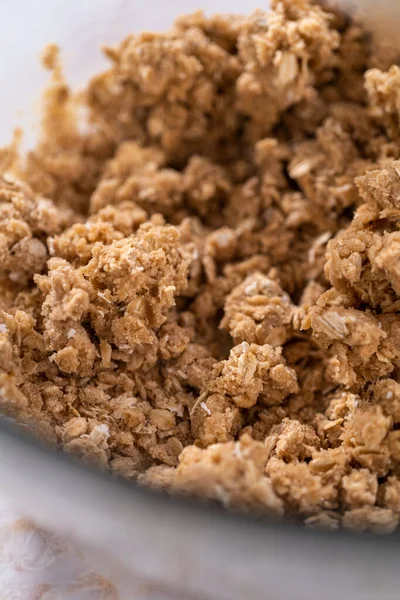 Misturando Ingredientes Uma Tigela Mistura Vidro Grande Para Assar Biscoitos — Fotografia de Stock