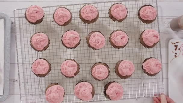Making Gourmet Chocolate Raspberry Cupcakes Drizzled Chocolate Ganache Topped Fresh — Stock Video