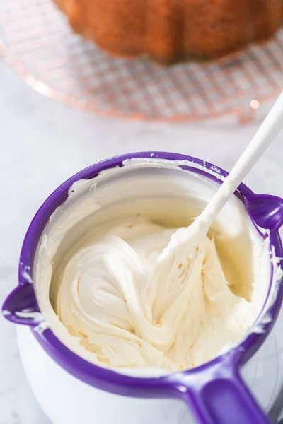 Faire Fondre Glaçage Crème Beurre Acheté Magasin Dans Melting Pot — Photo