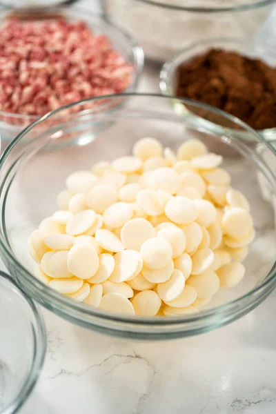 Ingrediente Măsurate Într Bol Amestecare Sticlei Pentru Pregăti Prăjituri Ciocolată — Fotografie, imagine de stoc