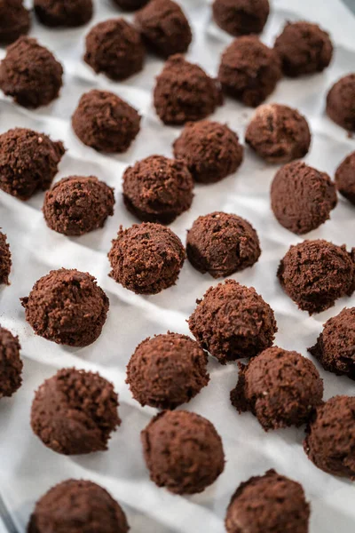 Auslöffeln Von Plätzchenteig Mit Einem Kleinen Teiglöffel Ein Backblech Mit — Stockfoto