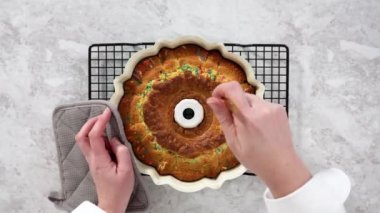 Pembe kremalı funfetti böreği soğuyor..