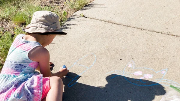 Little Girl Drawing Chalk Sidewalk Summer Day — Stock Photo, Image