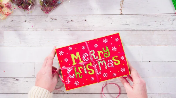 Acostado Paso Paso Embalaje Dulces Caseros Galletas Una Caja Regalo — Foto de Stock