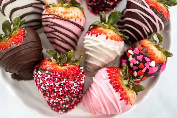 Verschiedene Schokolade Eingetauchte Erdbeeren Kuchenstand — Stockfoto