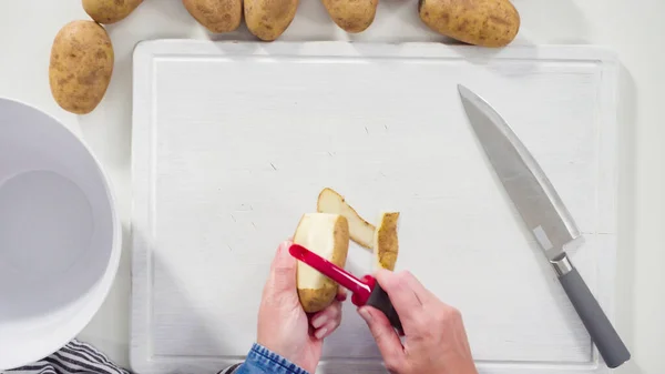 Flat Lay Step Step Peeling Large Yellow Potatoes Vegetable Peeler — Stock Photo, Image