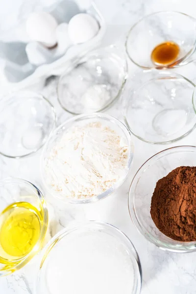 Measured Ingredients Glass Mixing Bowls Prepare Chocolate Cupcake — Stock Photo, Image