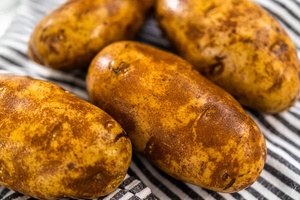 Pressure Cooker Baked Potatoes Drying Washed Raw Potatoes Kitchen Towel — Stockfoto