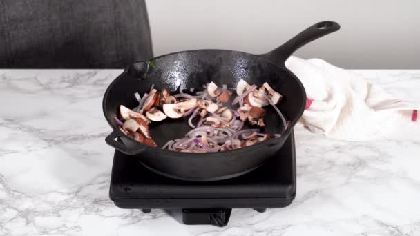 Making Spinach Ham Frittata White Dinner Plate — Stockvideo
