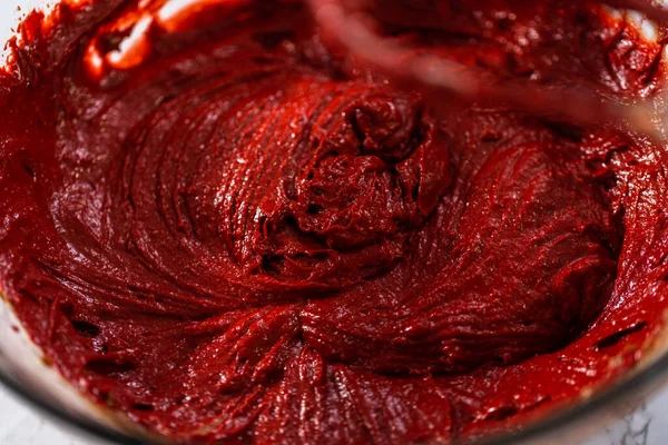 Mixing Wet Ingredients Large Glass Mixing Bowl Bake Red Velvet — Stock Photo, Image