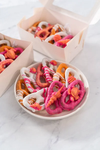 Packaging Gourmet Chocolate Covered Pretzel Twists White Paper Gift Box — Stock Photo, Image