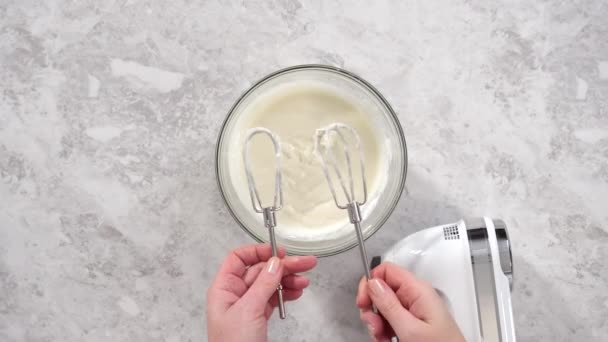 Making Cake Batter Bake Red Velvet Bundt Cake — Vídeo de stock