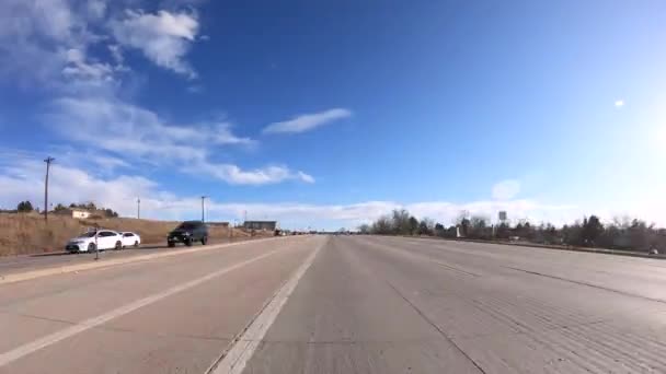 郊外の州間高速道路を運転する — ストック動画