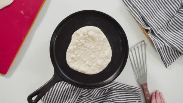 Making Flat Bread Kitchen Pan Close View — Αρχείο Βίντεο