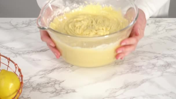 Mixing Ingredients Kitchen Make Lemon Buttercream Frosting Lemon Cake — Stock video