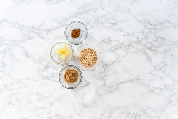 Flat Lay Measured Ingredients Glass Mixing Bowls Bake Banana Oatmeal — Fotografia de Stock