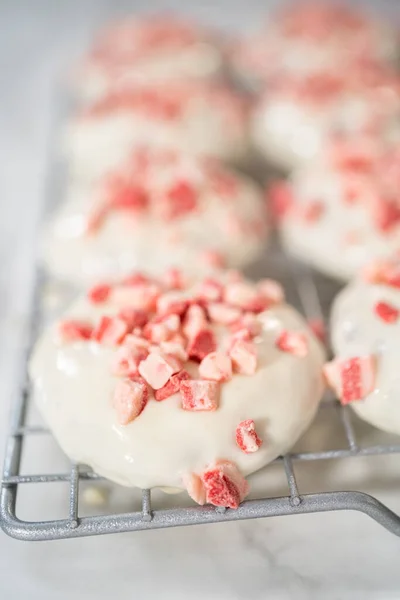 Dipping Chocolate Cookies Melted White Chocolate Prepare Peppermint White Chocolate — Stock Photo, Image