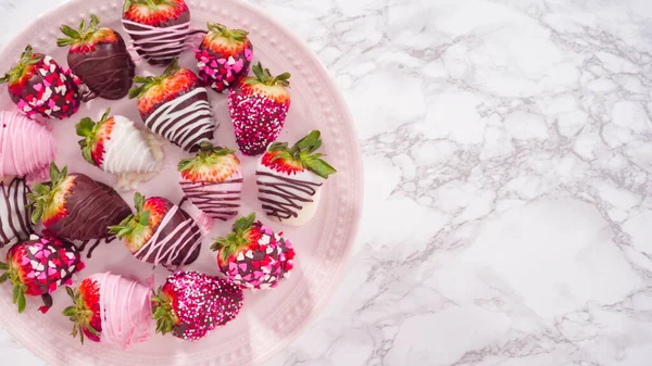 Flat Lay Step Step Variety Chocolate Dipped Strawberries Pink Cake — Stock Photo, Image